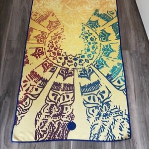 Manduka Yogitoes skidless technology yoga towel